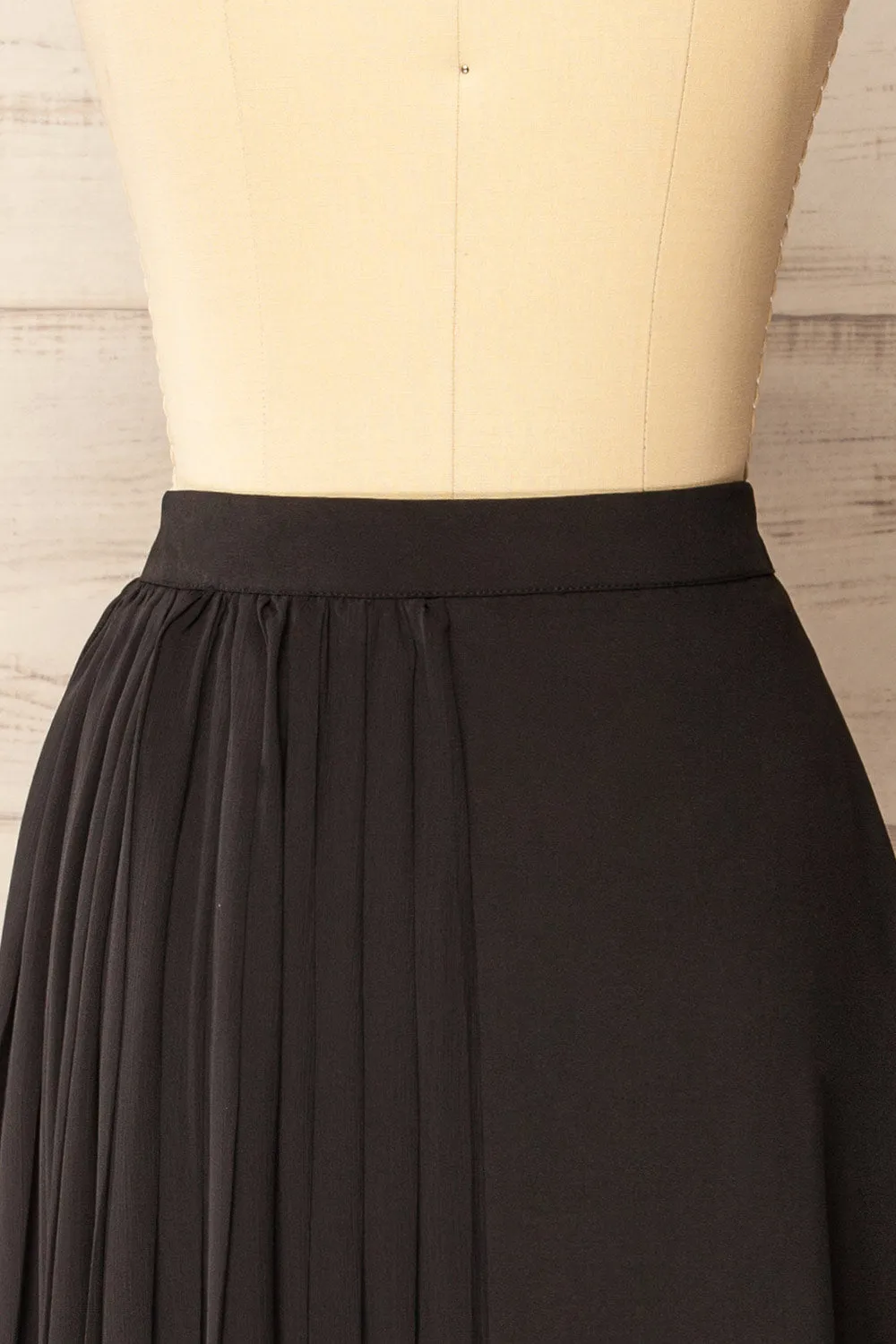 Nelson | Pleated Midi Black Skirt