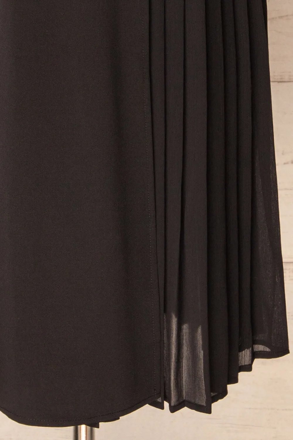 Nelson | Pleated Midi Black Skirt