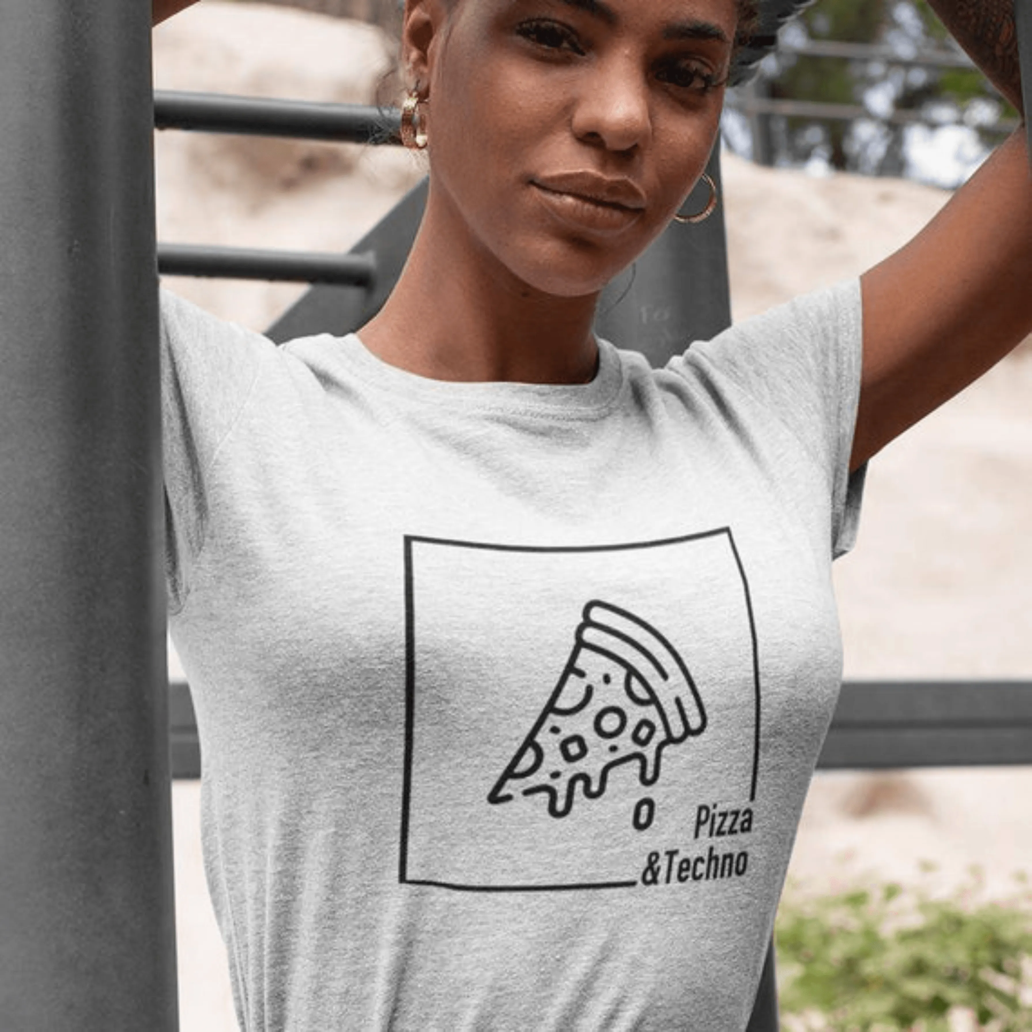 Pizza & Techno T-Shirt (schwarz oder weiß / Frauen)