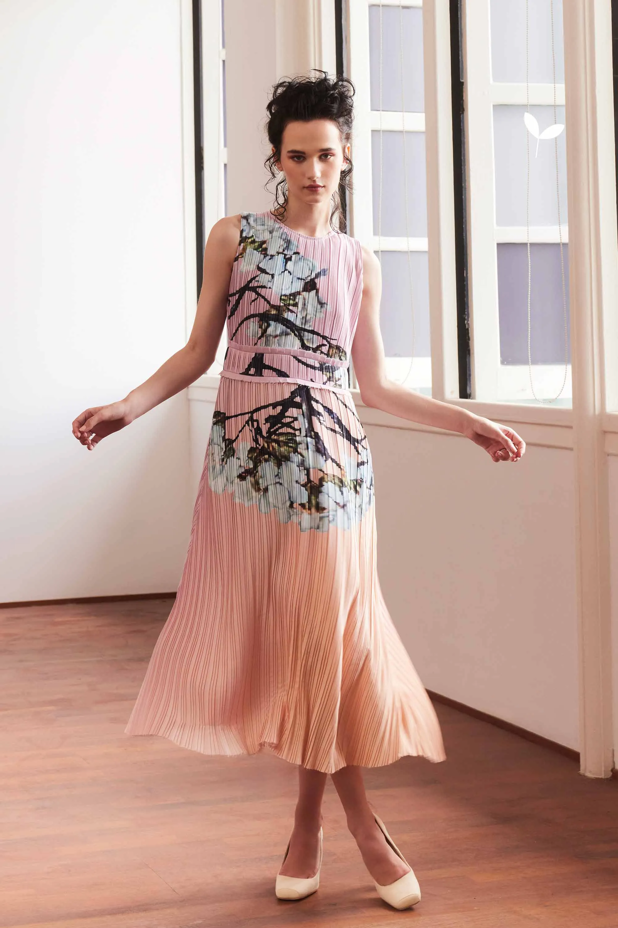 Sleeveless Pleated Column Dress (Limonium)