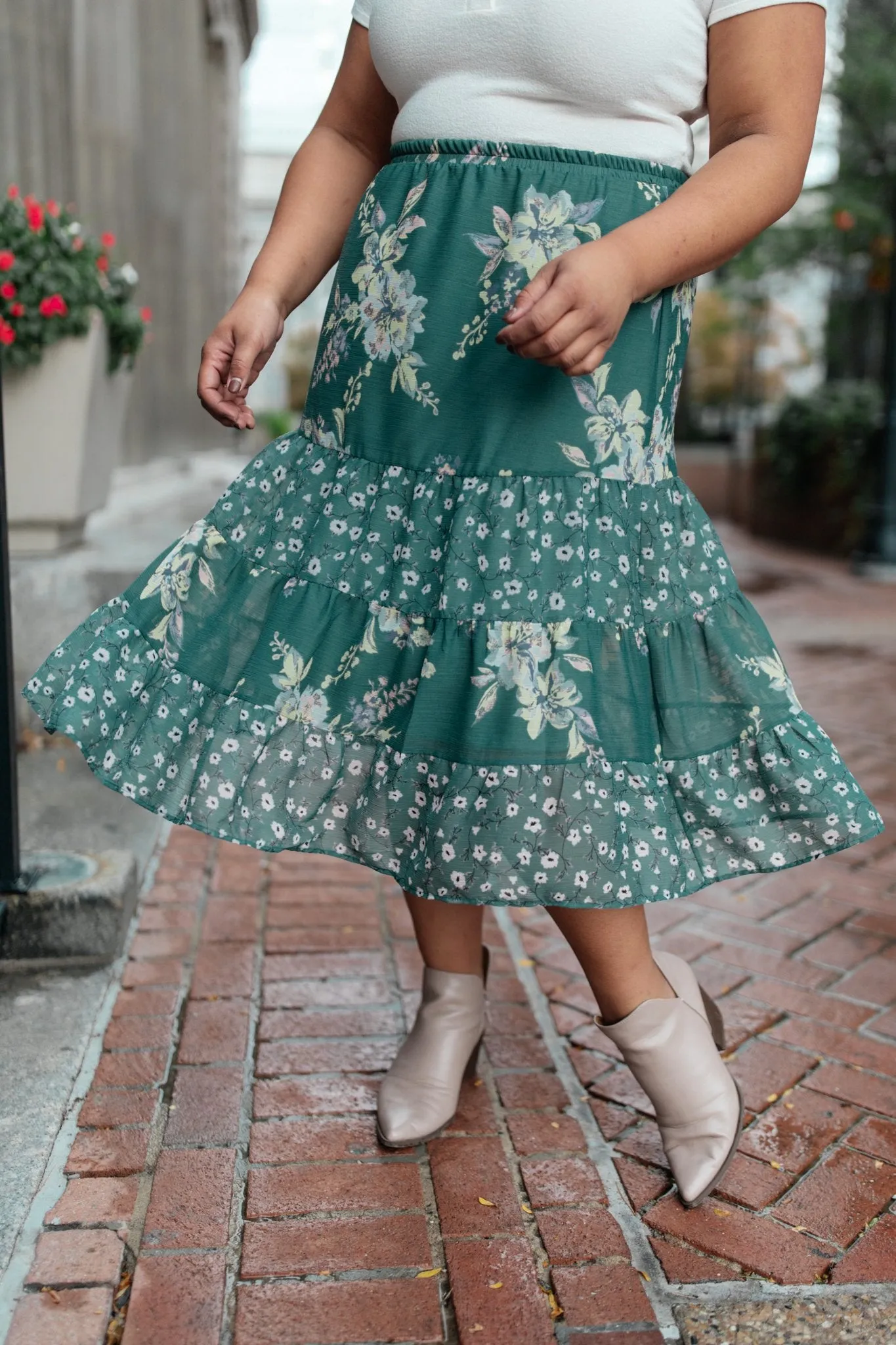 Zoe Floral Middi Skirt in Hunter Green